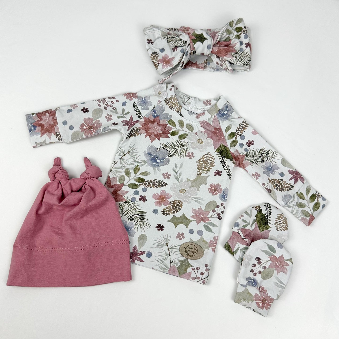 Ensemble d'un chandail, un bonnet, un bandeau et une paires de mitaines anti-grafignes assortis- Fleuris de Noël