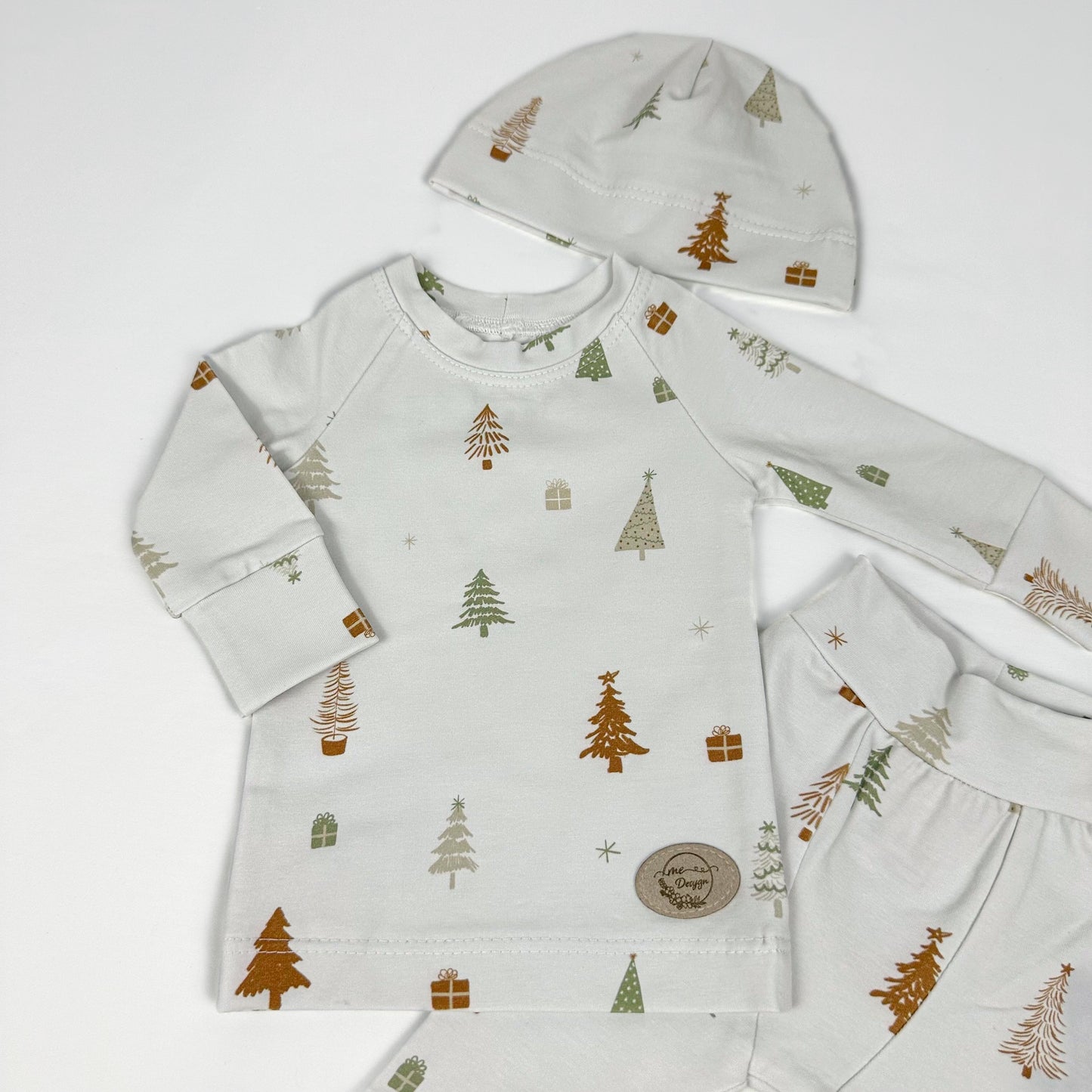Ensemble chandail/pantalon et bonnet assorti - sapins