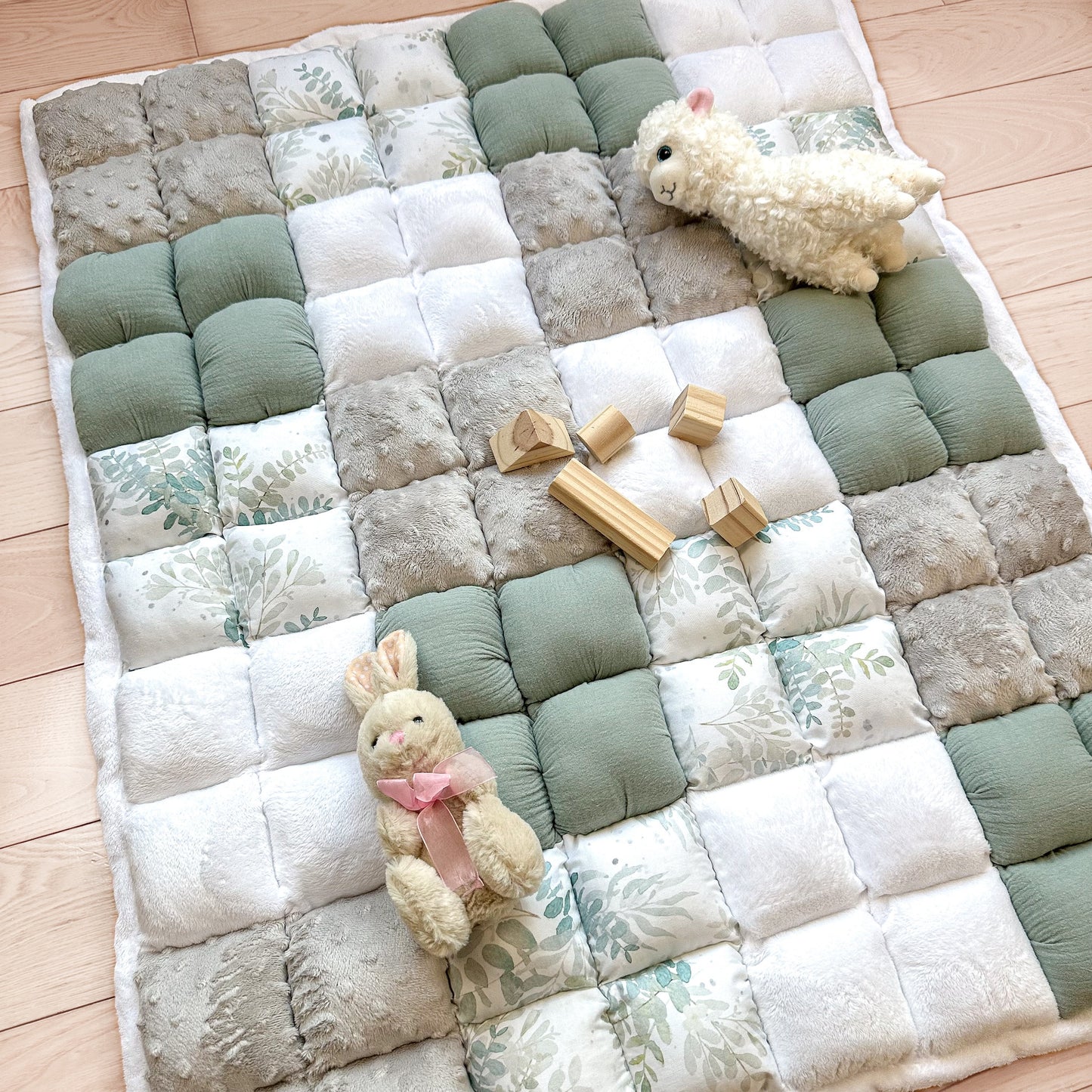 Tapis d'éveil en courtepointe gonflée - Eucalyptus
