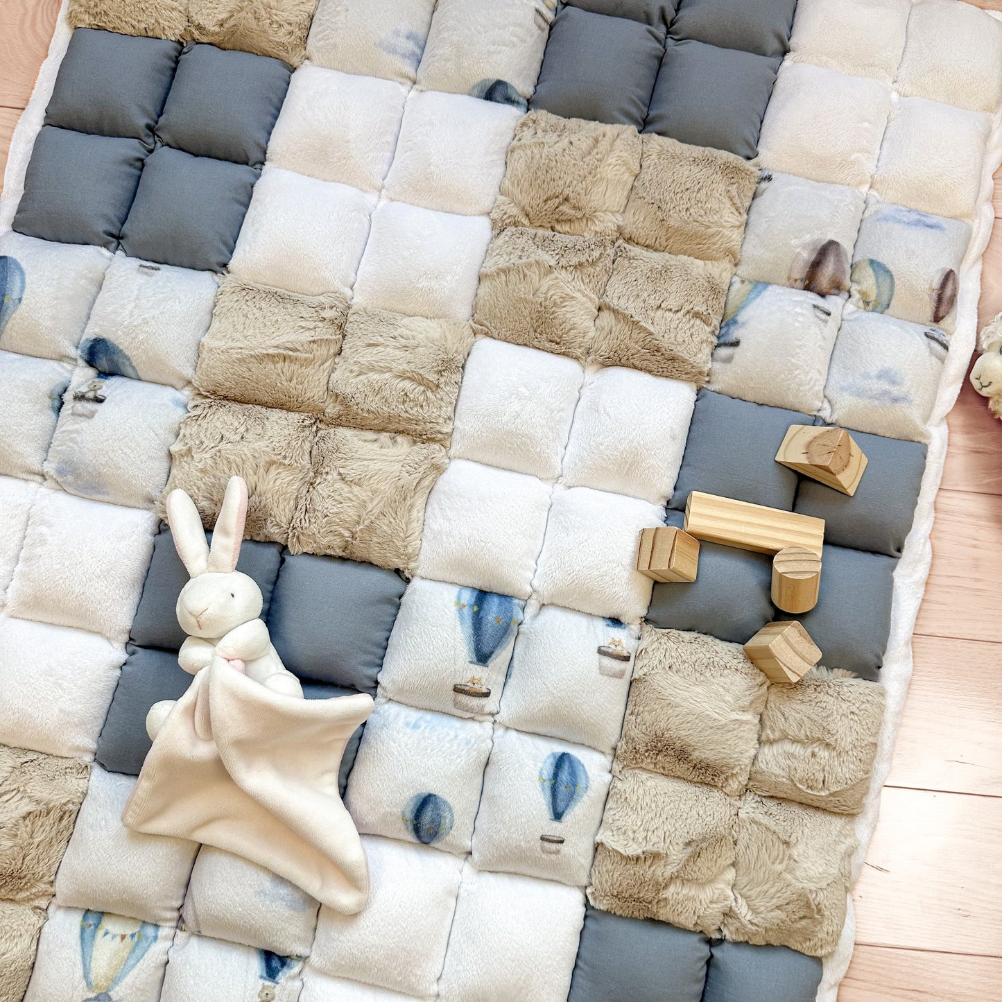 Tapis d'éveil en courtepointe gonflée - Montgolfières
